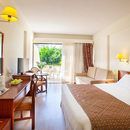 Odysseia Hotel Kapetanios Limassol Exterior photo