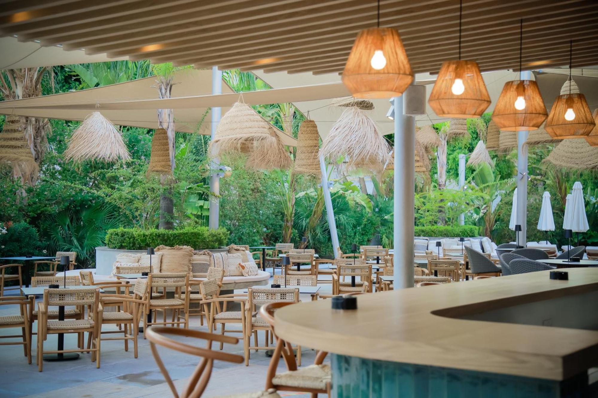 Odysseia Hotel Kapetanios Limassol Exterior photo