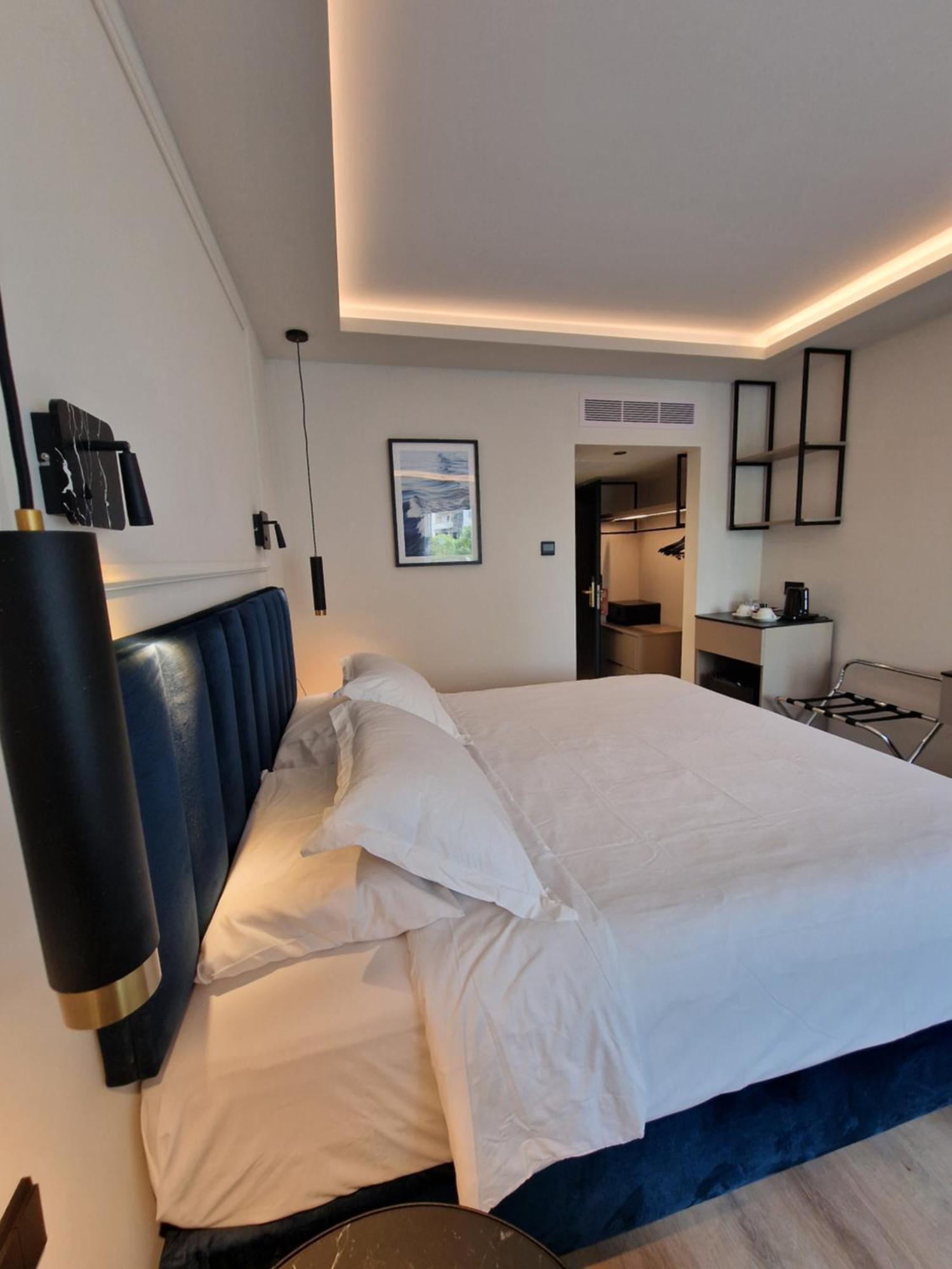 Odysseia Hotel Kapetanios Limassol Exterior photo